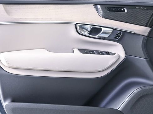 New 2026 Volvo XC90 T8 Plus w/ Protection Package Premier image 6