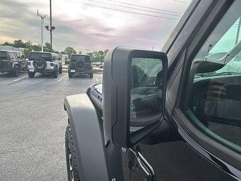 Used 2025 Jeep Wrangler Unlimited Rubicon 4xe AWD/4WD image 36