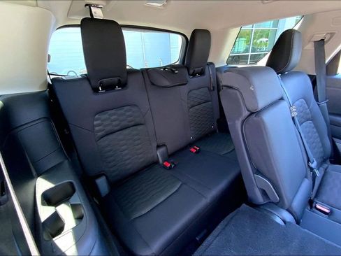 Used 2025 Nissan Pathfinder SV AWD/4WD image 18