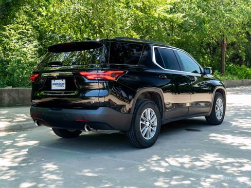Used 2023 Chevrolet Traverse LT FWD image 9