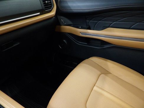 Used 2024 Ford Expedition Platinum image 20