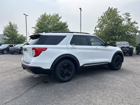 Certified 2022 Ford Explorer XLT AWD/4WD image 3