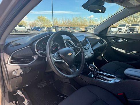 Used 2025 Chevrolet Malibu LT FWD image 16
