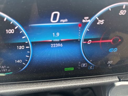 Certified 2023 Mercedes-Benz EQB 300 4MATIC w/ Exclusive Package image 11