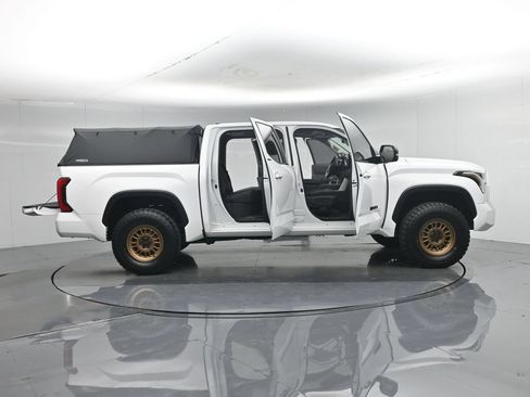 Used 2024 Toyota Tundra Limited AWD/4WD image 4