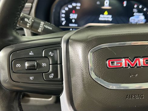 Used 2023 GMC Yukon SLT w/ SLT Luxury Package image 18