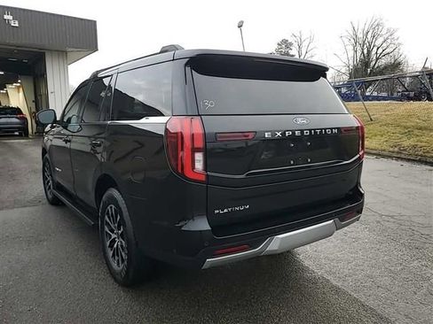 Used 2025 Ford Expedition Platinum image 5