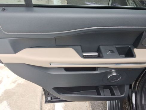 Used 2024 Ford Expedition Limited image 24