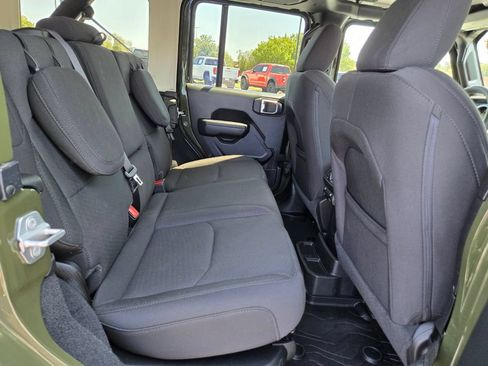 Used 2023 Jeep Wrangler Unlimited w/ Convenience Group AWD/4WD image 17