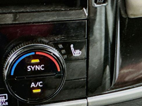 Used 2024 Nissan Rogue SL w/ SL Premium Package AWD/4WD image 4