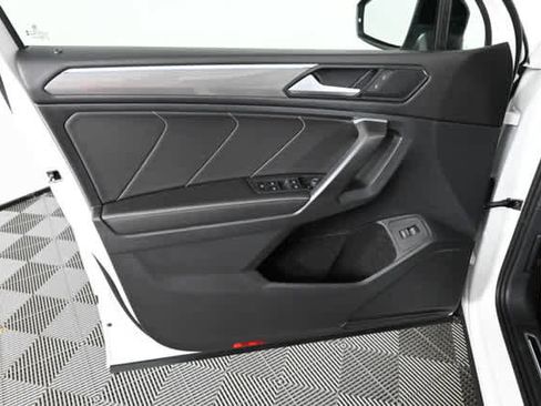 Used 2024 Volkswagen Tiguan SE R-Line FWD image 19