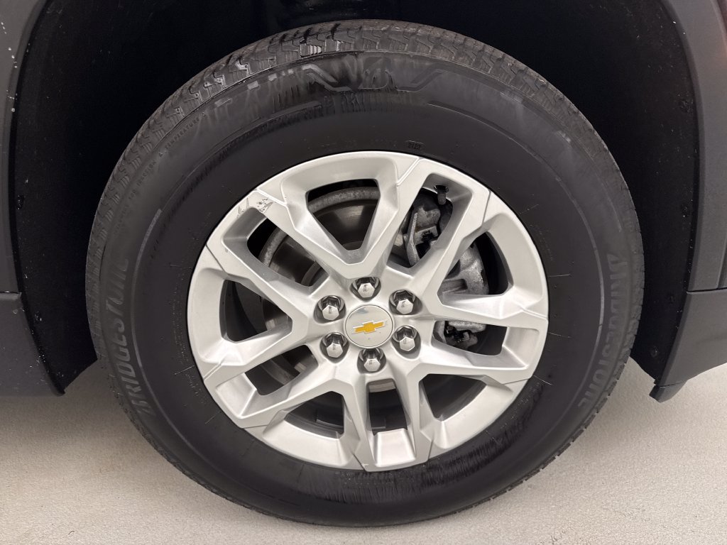 Used 2023 Chevrolet Traverse LS FWD image 29