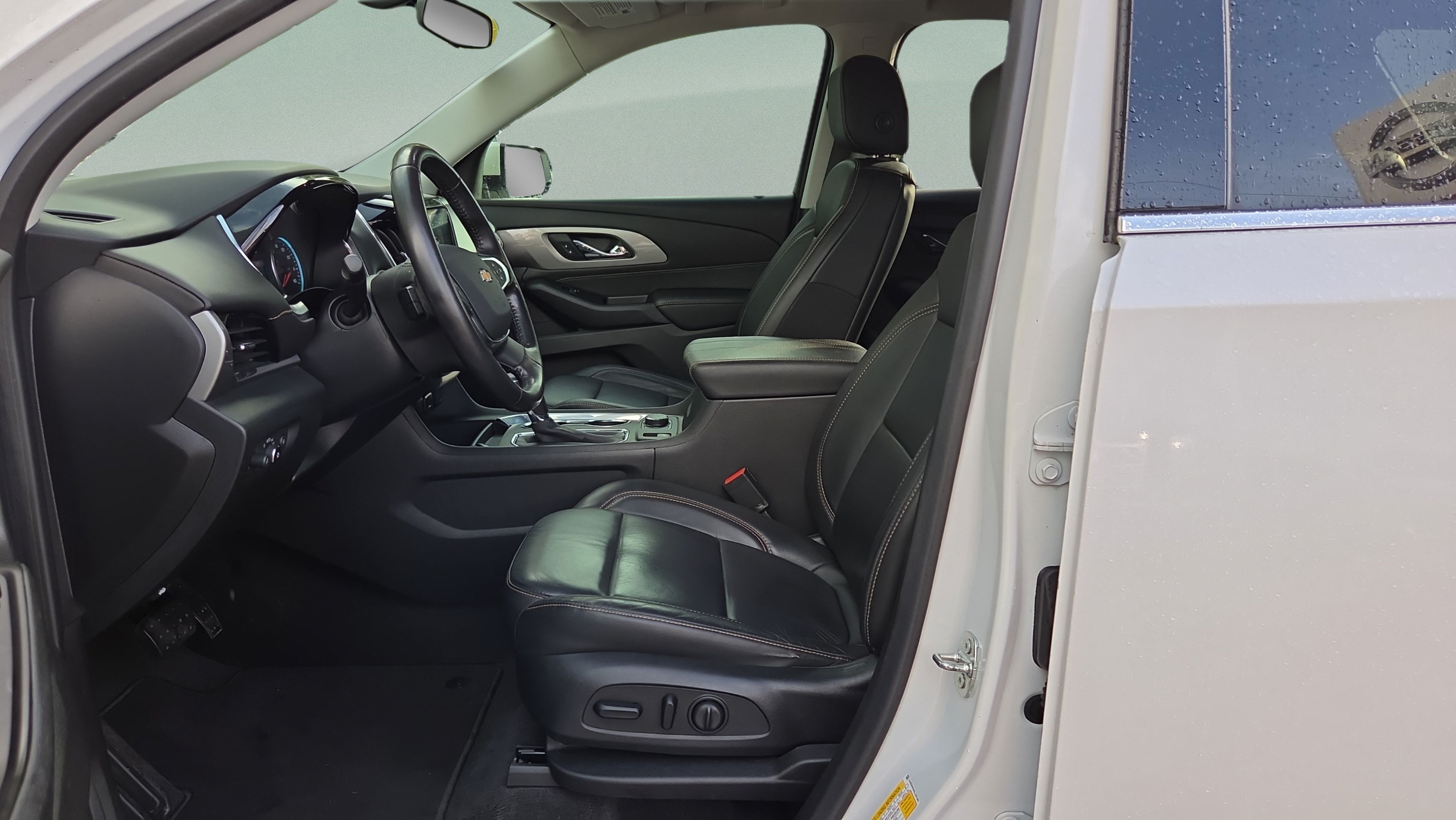 Used 2020 Chevrolet Traverse LT FWD image 9