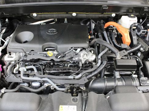 Used 2024 Toyota Venza XLE AWD/4WD image 32