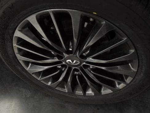 Used 2024 INFINITI QX80 Sensory AWD/4WD image 9