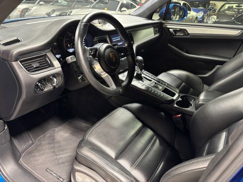 Used 2017 Porsche Macan Turbo image 25
