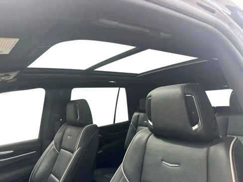 Used 2022 Cadillac Escalade Sport w/ LPO, Floor Liner Package AWD/4WD image 11