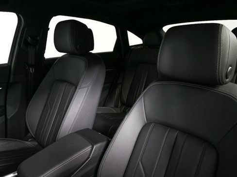 Used 2024 Audi Q8 e-tron Premium image 5