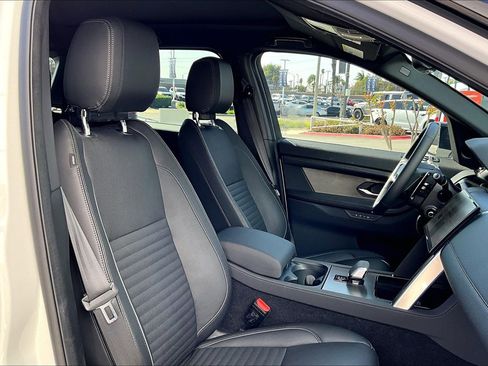 Used 2024 Land Rover Discovery Sport Dynamic SE image 7