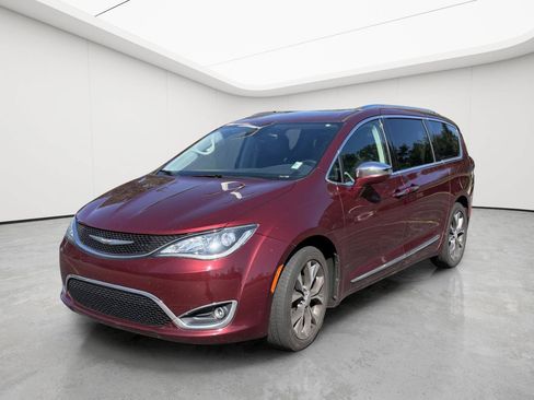 Used 2017 Chrysler Pacifica Limited FWD image 3