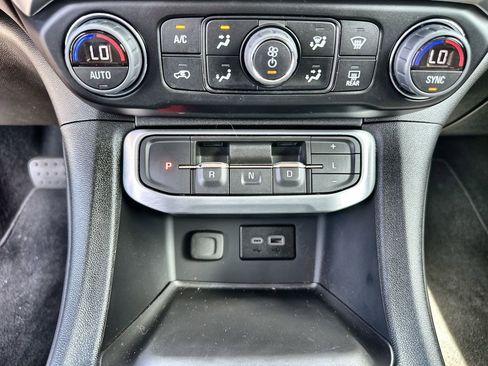 Certified 2023 GMC Acadia SLE w/ Driver Convenience Package image 16