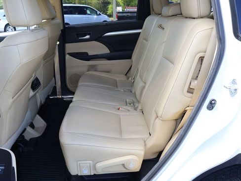 Certified 2017 Toyota Highlander XLE image 14