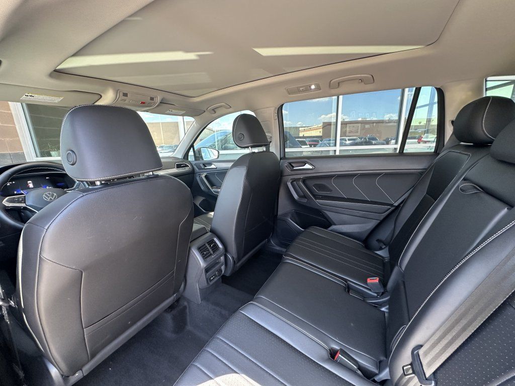 Used 2022 Volkswagen Tiguan SE w/ Panoramic Sunroof Package AWD/4WD image 34