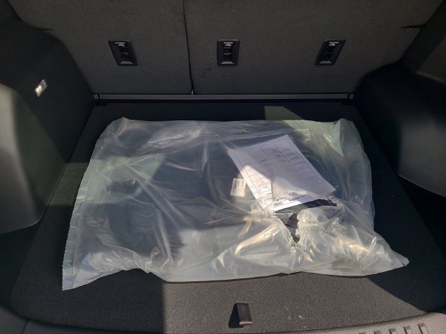 New 2027 Chevrolet Equinox LT w/ Convenience Package II FWD image 9
