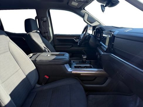 Used 2022 Chevrolet Silverado 1500 LT w/ Z71 Off-Road Package image 12