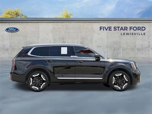 Used 2024 Kia Telluride EX w/ EX Captain's Chair Package FWD image 3