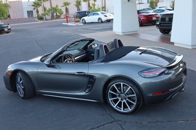 Used 2017 Porsche 718 Boxster RWD image 17