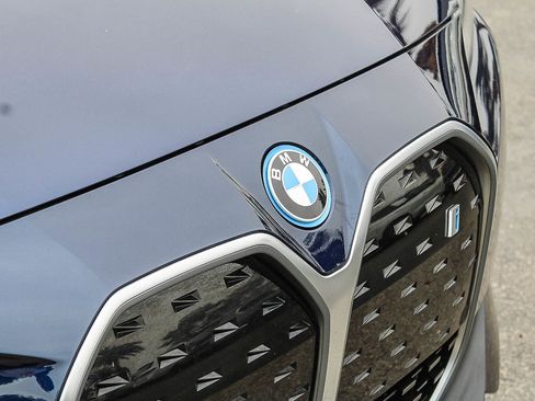 Certified 2023 BMW i4 eDrive35 RWD image 9