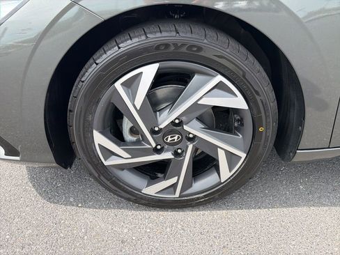 Used 2024 Hyundai Elantra SEL w/ Convenience Package image 13