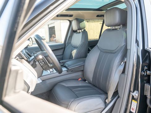 New 2025 Land Rover Range Rover SE image 19