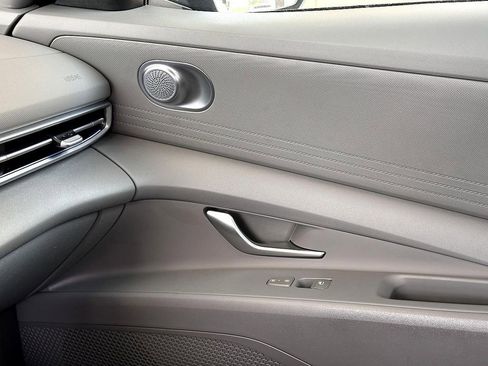 Used 2024 Hyundai Elantra SEL FWD image 22