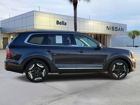 Used 2025 Kia Telluride S FWD image 4