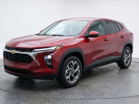 Used 2025 Chevrolet Trax LT FWD image 3