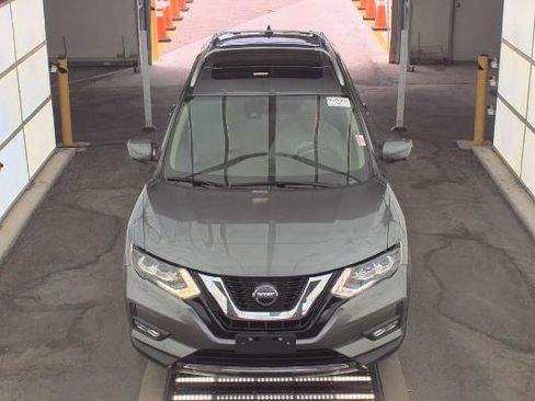 Used 2019 Nissan Rogue SL w/ Premium Package FWD image 3