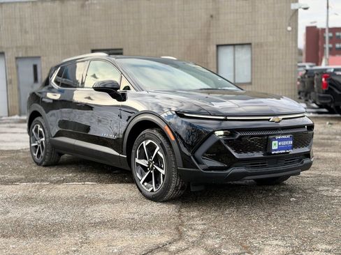 New 2026 Chevrolet Equinox EV LT image 8