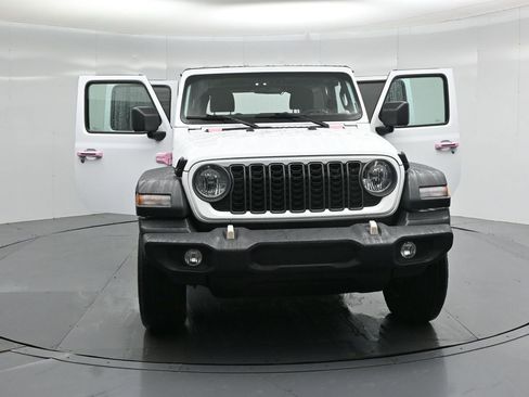 Used 2025 Jeep Wrangler Sport image 27