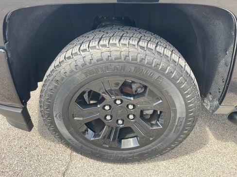 Used 2018 Chevrolet Silverado 1500 LT w/ Midnight Edition AWD/4WD image 28