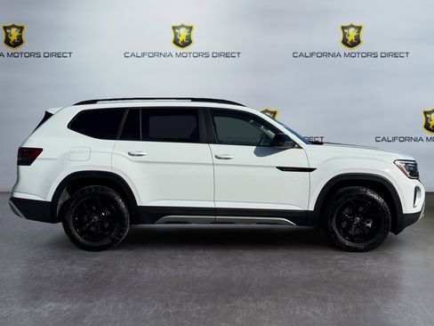 Used 2025 Volkswagen Atlas Peak Edition SE image 6