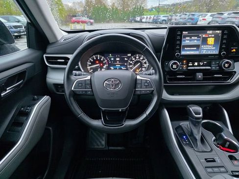 Used 2021 Toyota Highlander XLE AWD/4WD image 21