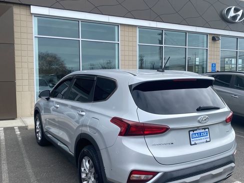 Used 2019 Hyundai Santa Fe SE image 4