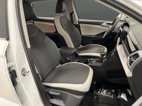 Used 2025 Volkswagen Taos SE image 28