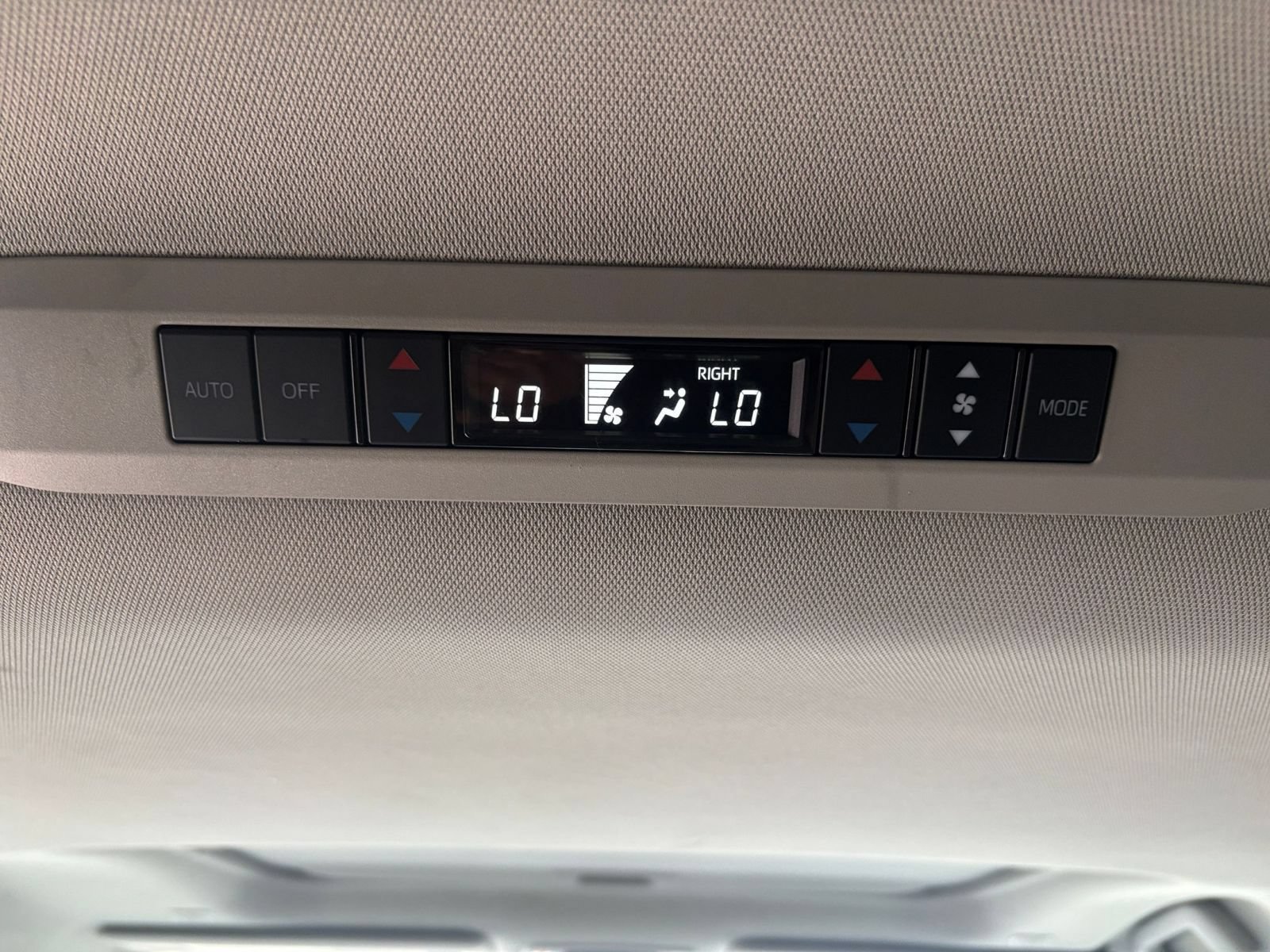 Used 2025 Toyota Sienna XLE FWD image 24