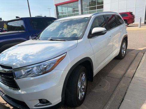 Used 2015 Toyota Highlander Limited Platinum AWD/4WD image 3