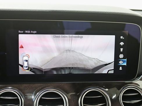 Used 2023 Mercedes-Benz E 350 4MATIC Sedan image 19