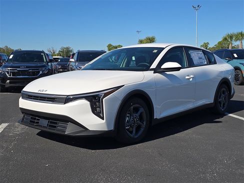 New 2025 Kia K4 LXS image 4