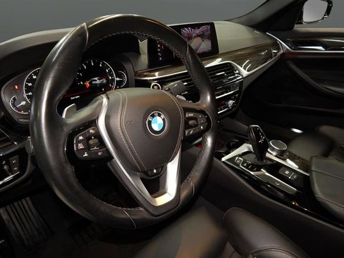 Used 2019 BMW 530i xDrive 530i xDrive image 16
